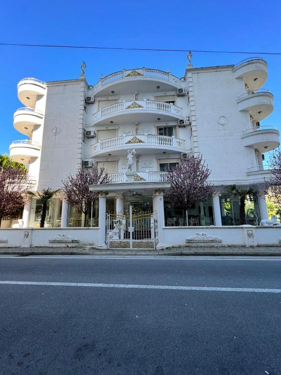 Вила Кливен -Голем 2025