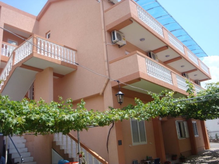 БЕЧИЌИ - ВИЛА ПАЛМА